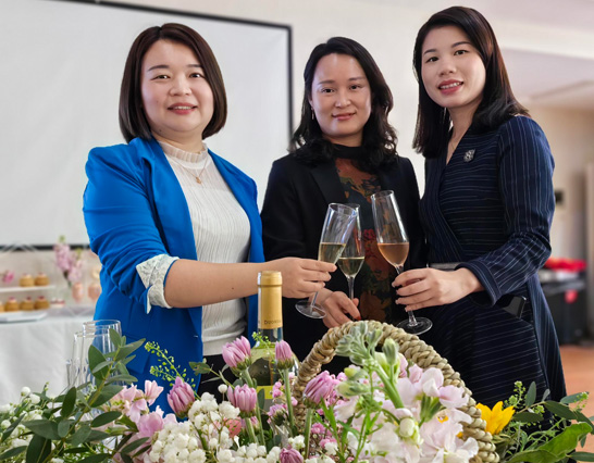 女神節(jié)里笑容翻飛，歡樂不退
