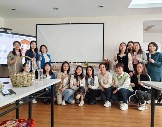 女神節(jié)里笑容翻飛，歡樂不退
